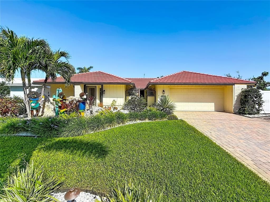 2162 W VINA DEL MAR BOULEVARD photo 1