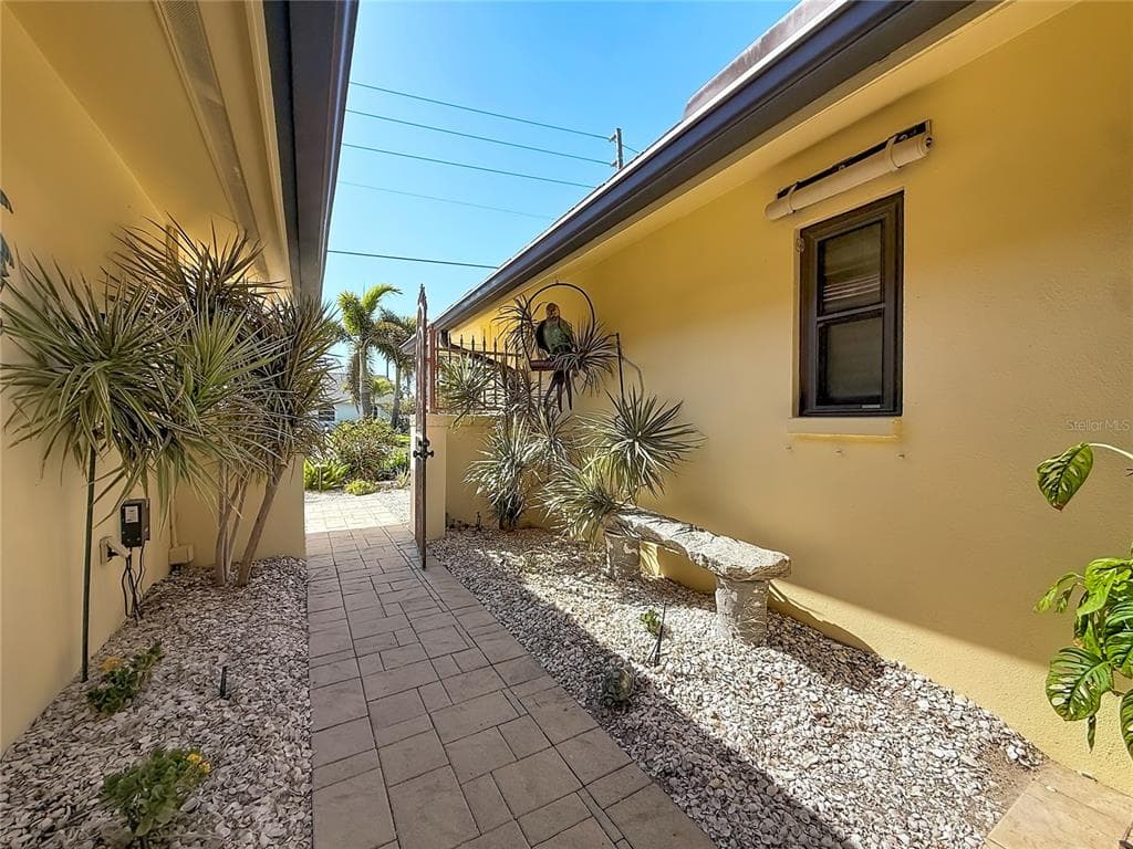 2162 W VINA DEL MAR BOULEVARD photo 11