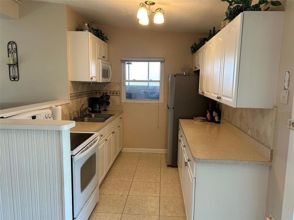 123 POINSETTIA CIRCLE NE photo 12