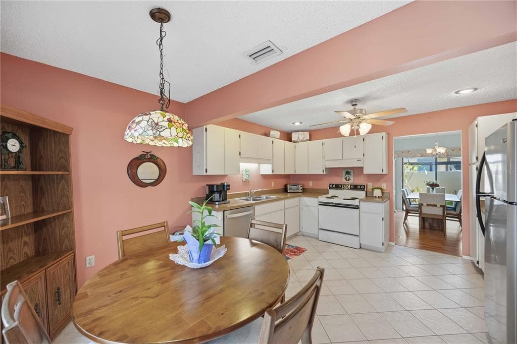 38 PEBBLE ROCK DRIVE photo 8