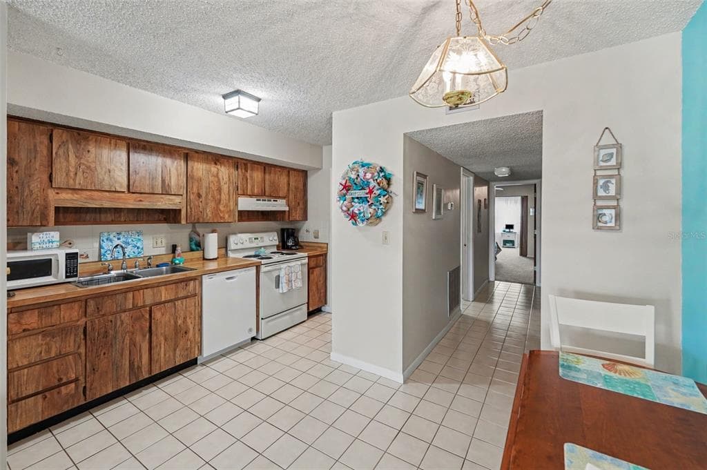 6400 46TH AVENUE N 214 photo 9