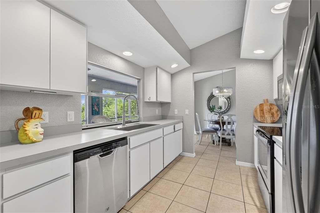 3000 BANYAN WAY photo 13
