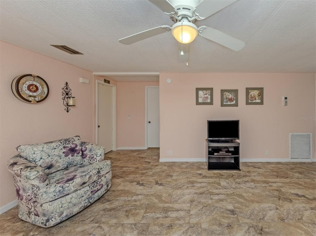98 LAKEVIEW DRIVE photo 17