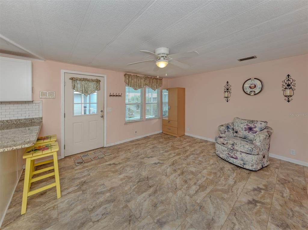 98 LAKEVIEW DRIVE photo 16