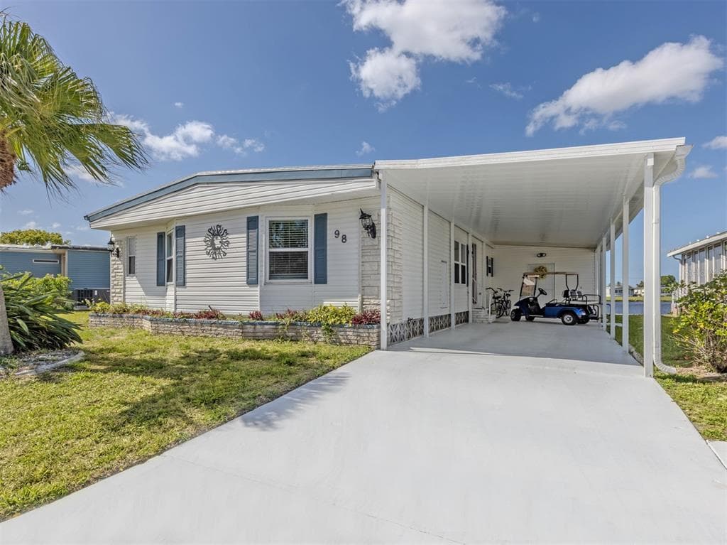 98 LAKEVIEW DRIVE photo 3