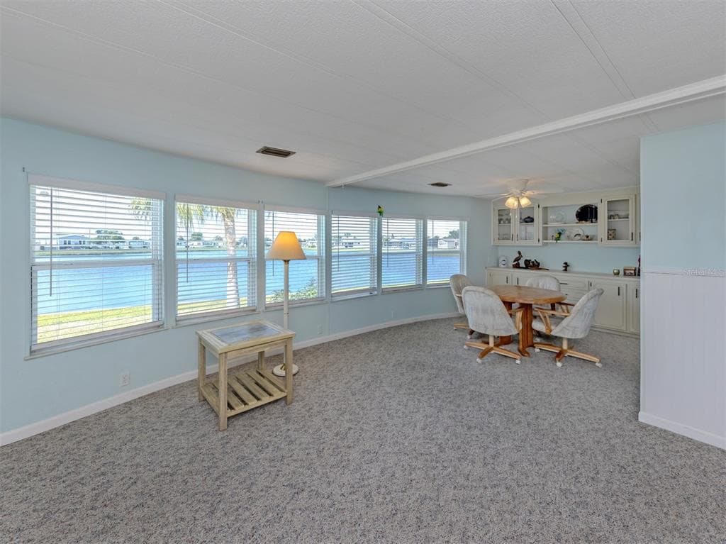98 LAKEVIEW DRIVE photo 5