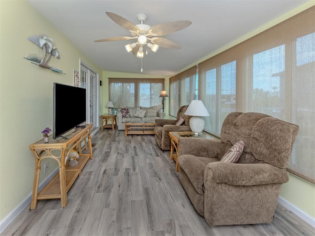98 LAKEVIEW DRIVE photo 20