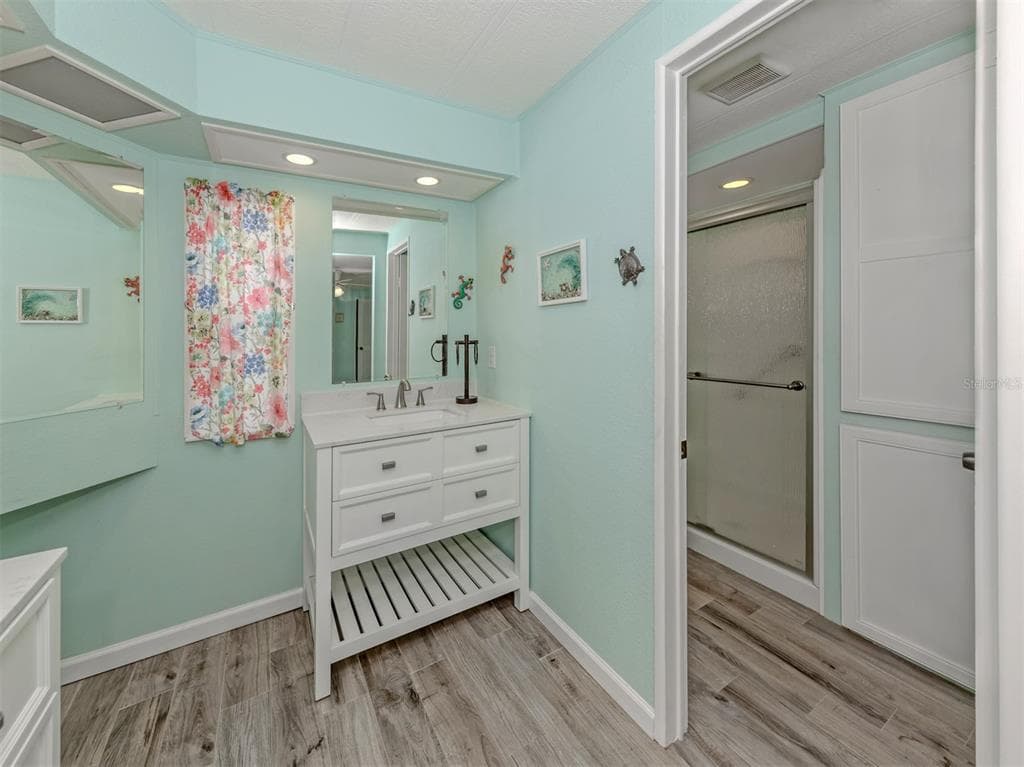 98 LAKEVIEW DRIVE photo 24