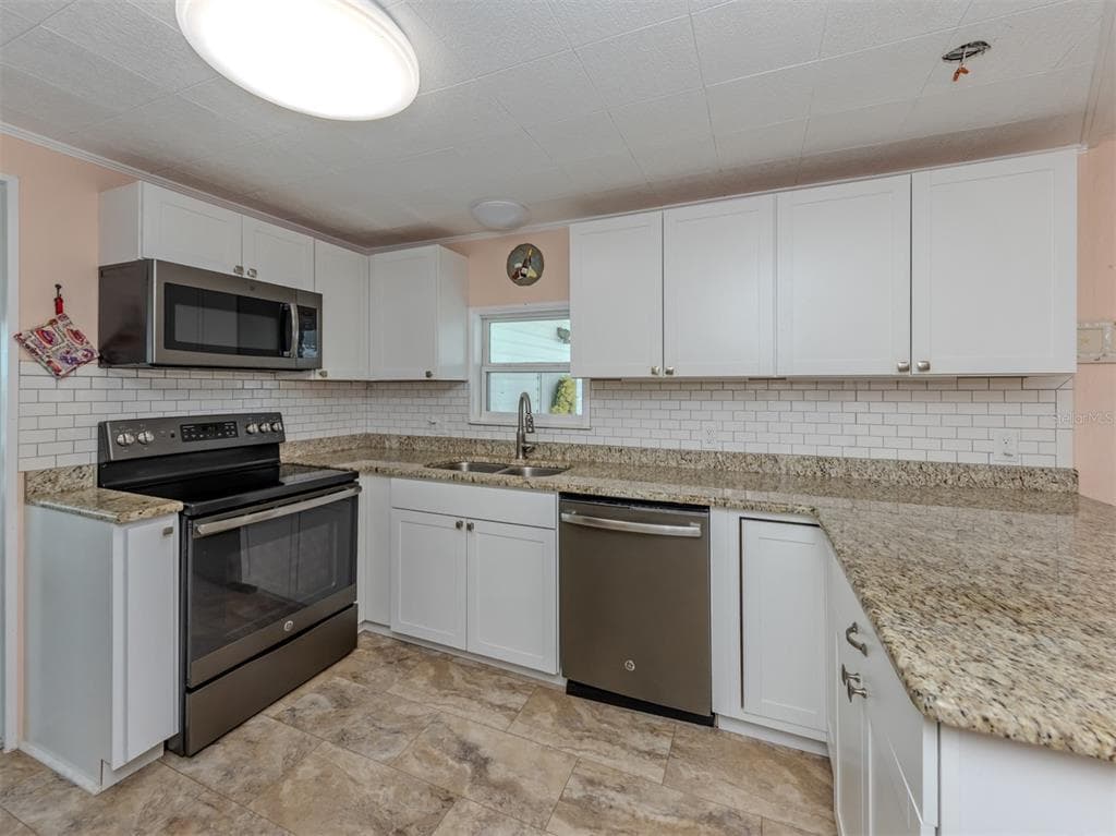 98 LAKEVIEW DRIVE photo 11