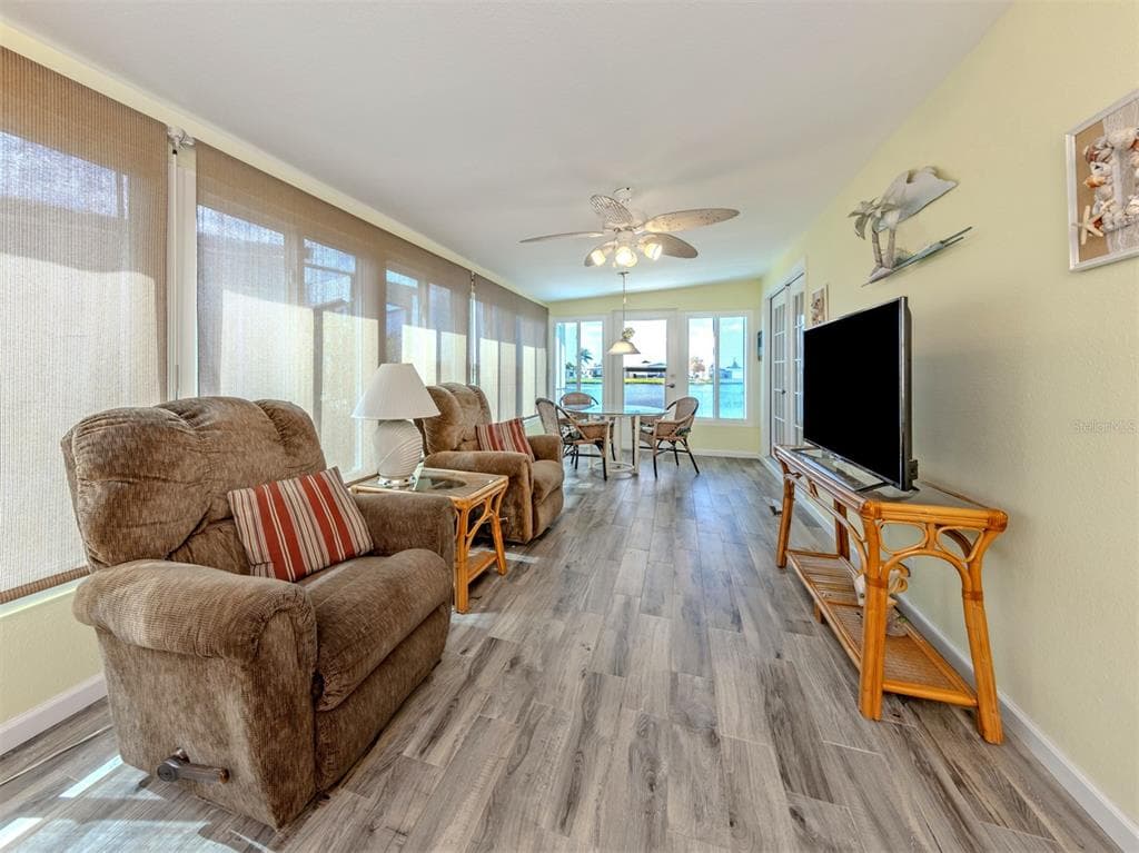 98 LAKEVIEW DRIVE photo 19