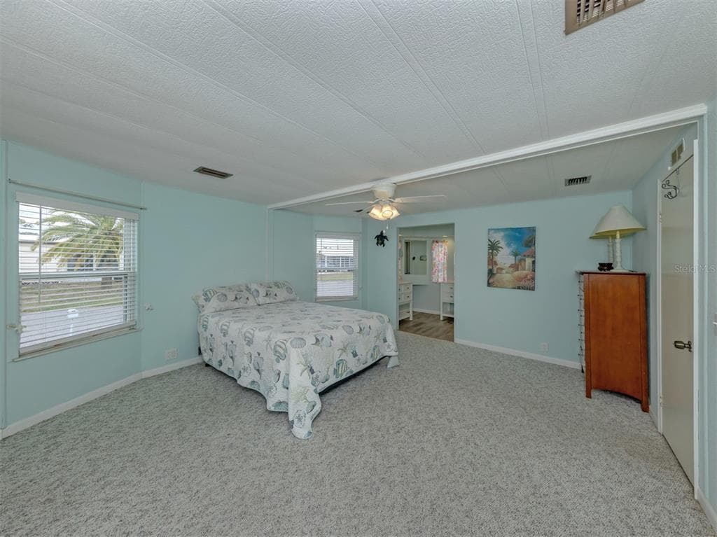 98 LAKEVIEW DRIVE photo 21