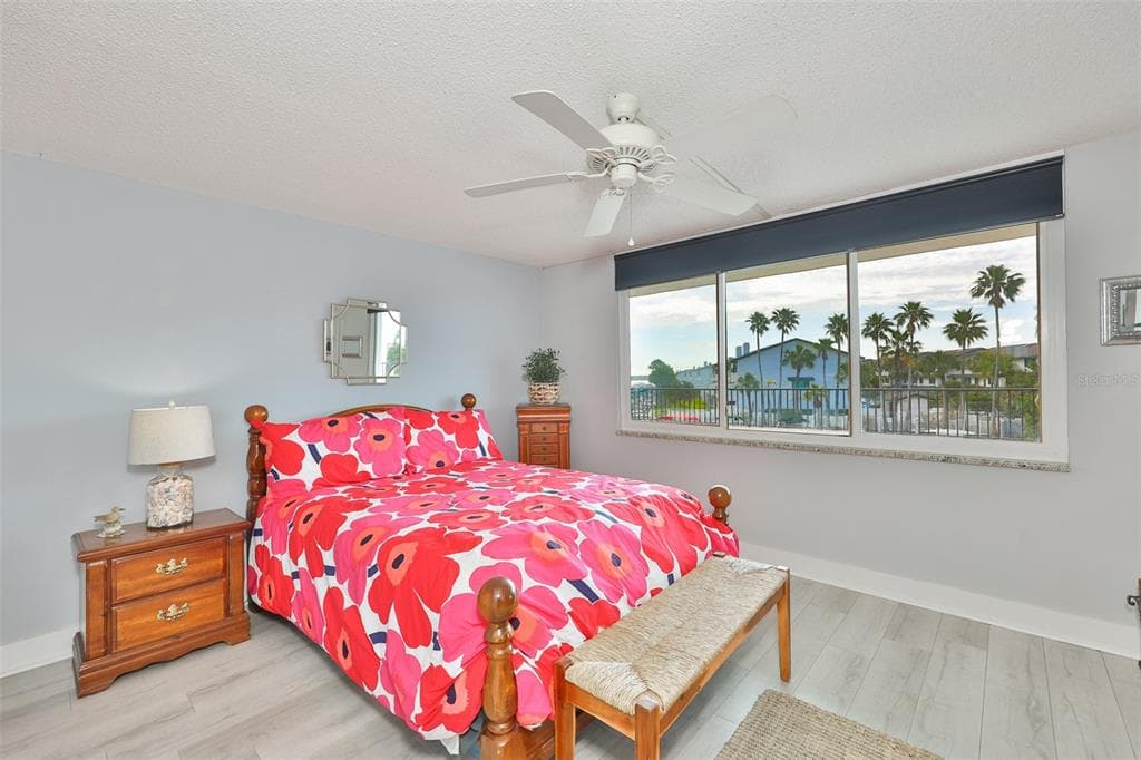 1581 GULF BOULEVARD 103N photo 24