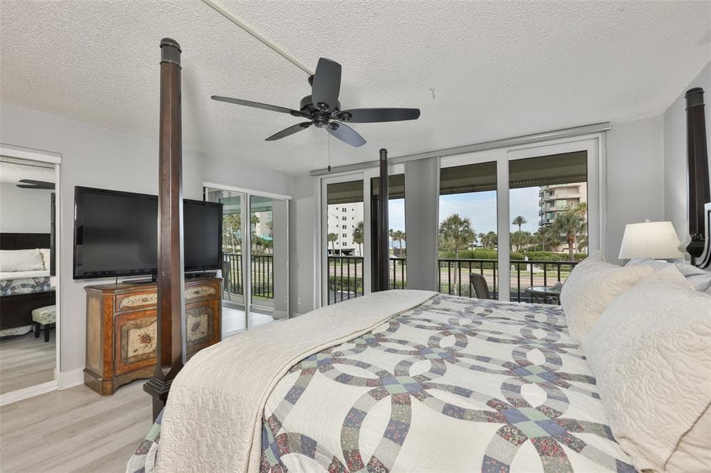 1581 GULF BOULEVARD 103N photo 19