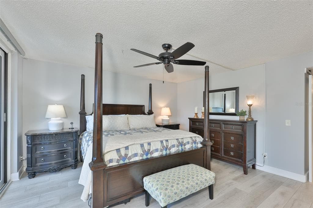1581 GULF BOULEVARD 103N photo 21