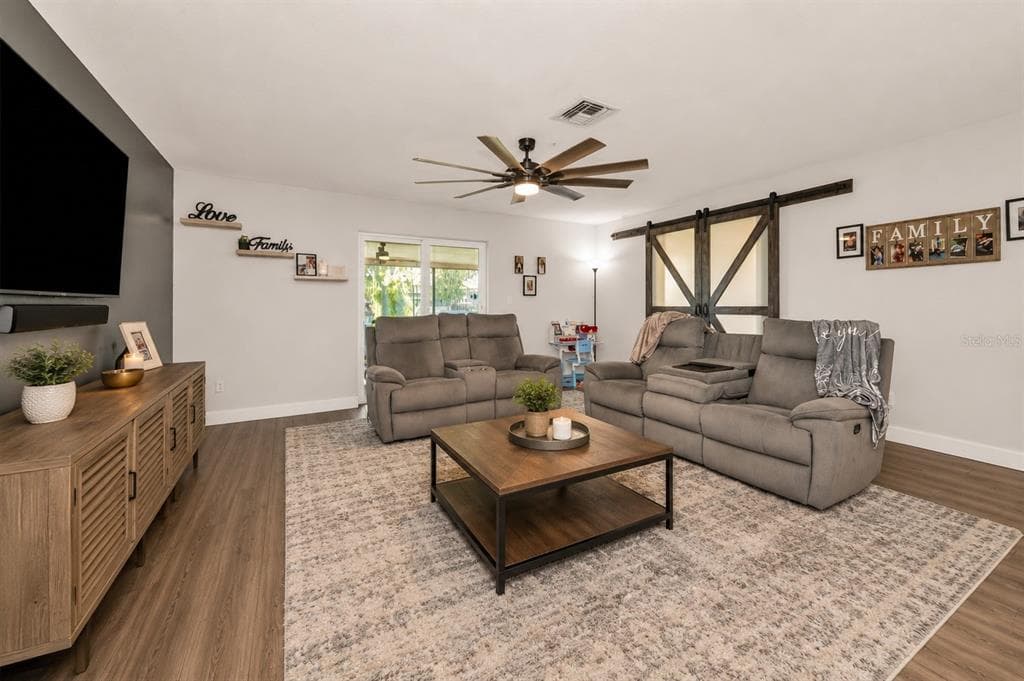 3011 SHADOW OAKS DRIVE photo 9