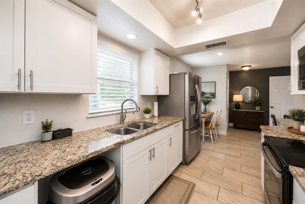 3011 SHADOW OAKS DRIVE photo 4