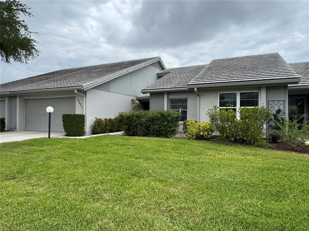 5371 CRESTLAKE BOULEVARD 68 photo 1