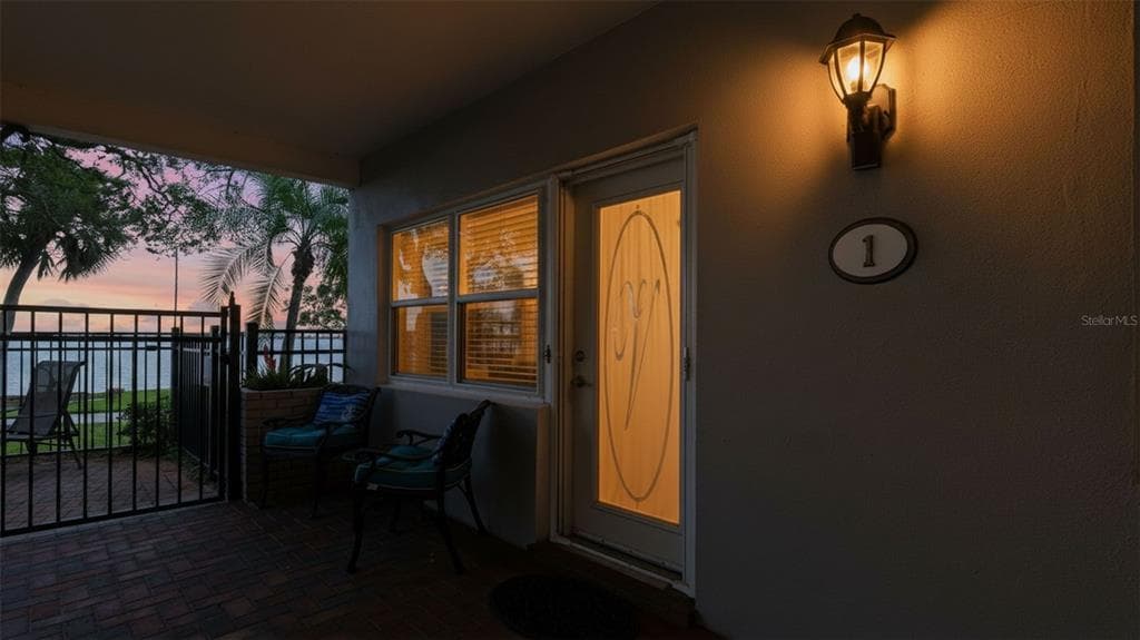 1101 VICTORIA DRIVE 1 photo 2