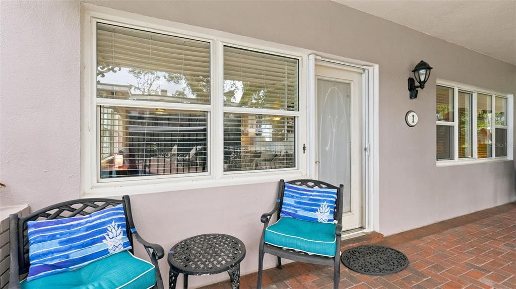 1101 VICTORIA DRIVE 1 photo 3