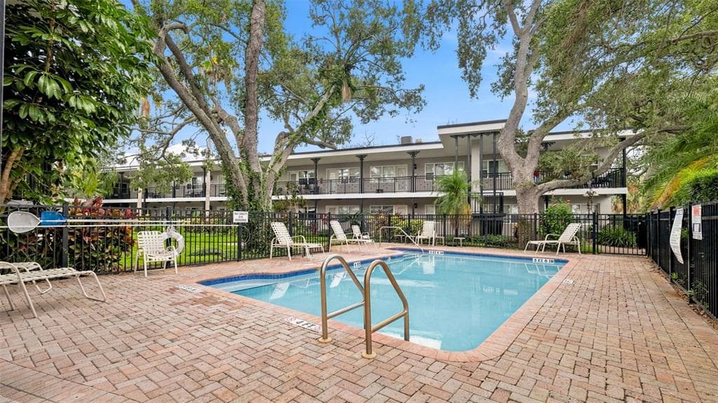 1101 VICTORIA DRIVE 1 photo 19