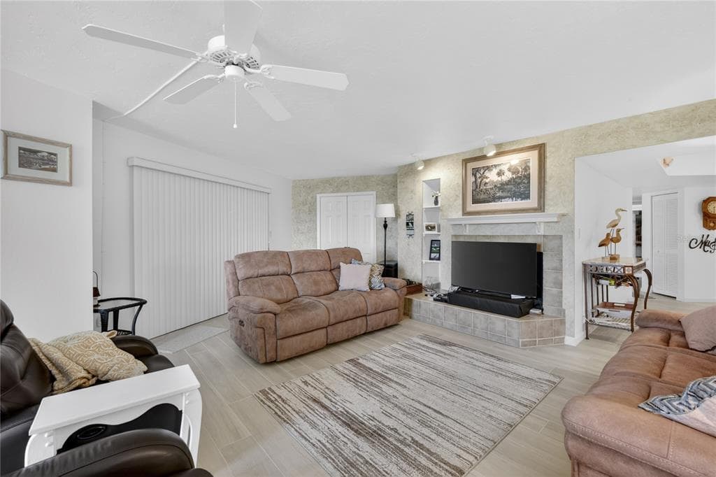 25188 MARION AVENUE E208 photo 17