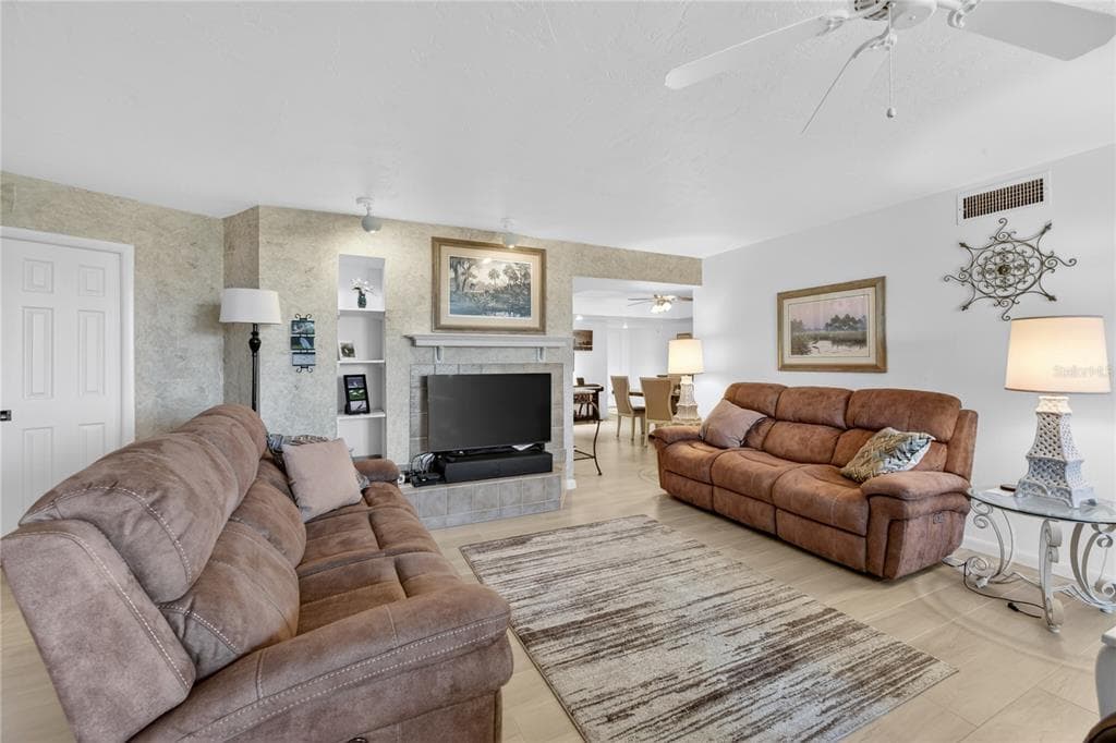 25188 MARION AVENUE E208 photo 4