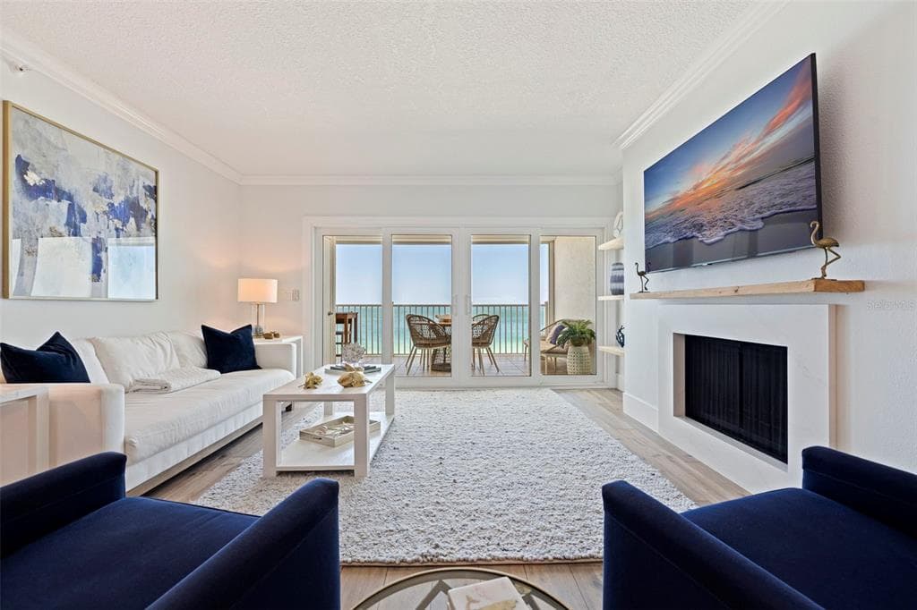 1586 GULF BOULEVARD 2501 photo 2