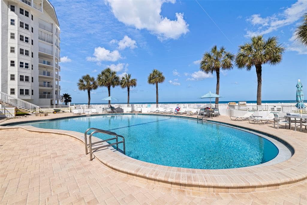 1586 GULF BOULEVARD 2501 photo 5