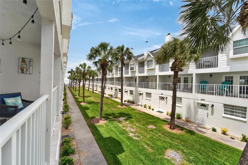 17960 GULF BOULEVARD 106 photo 16