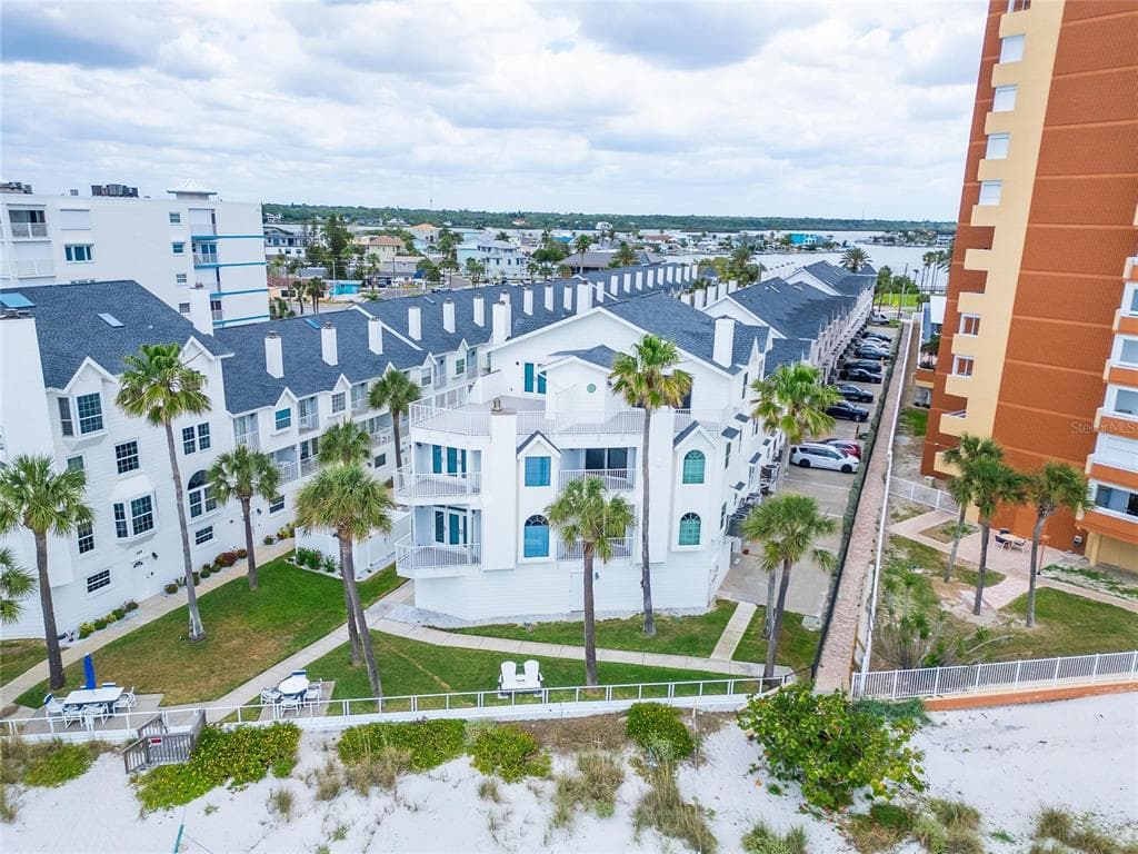 17960 GULF BOULEVARD 106 photo 4