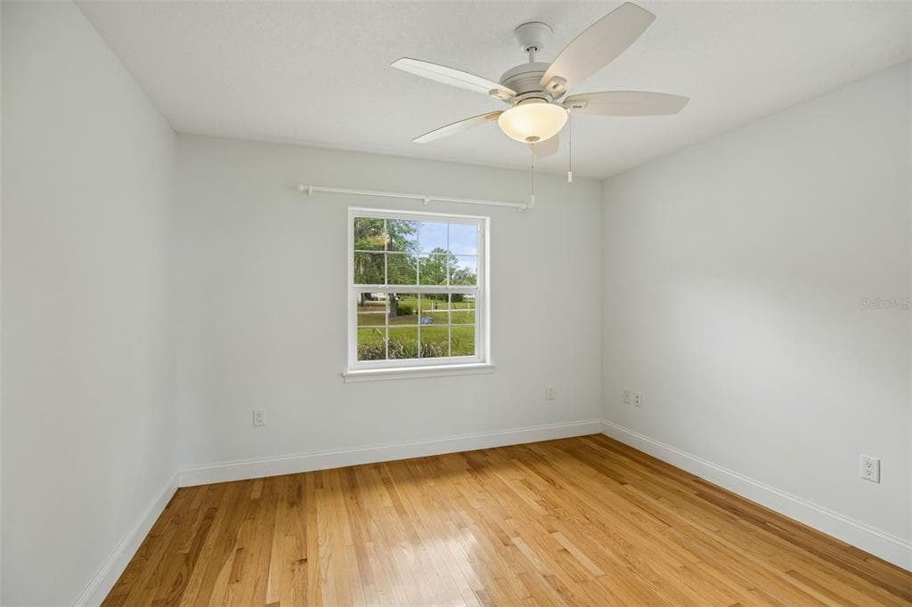 102 SANDRA LANE photo 17