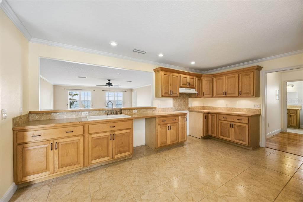 102 SANDRA LANE photo 7