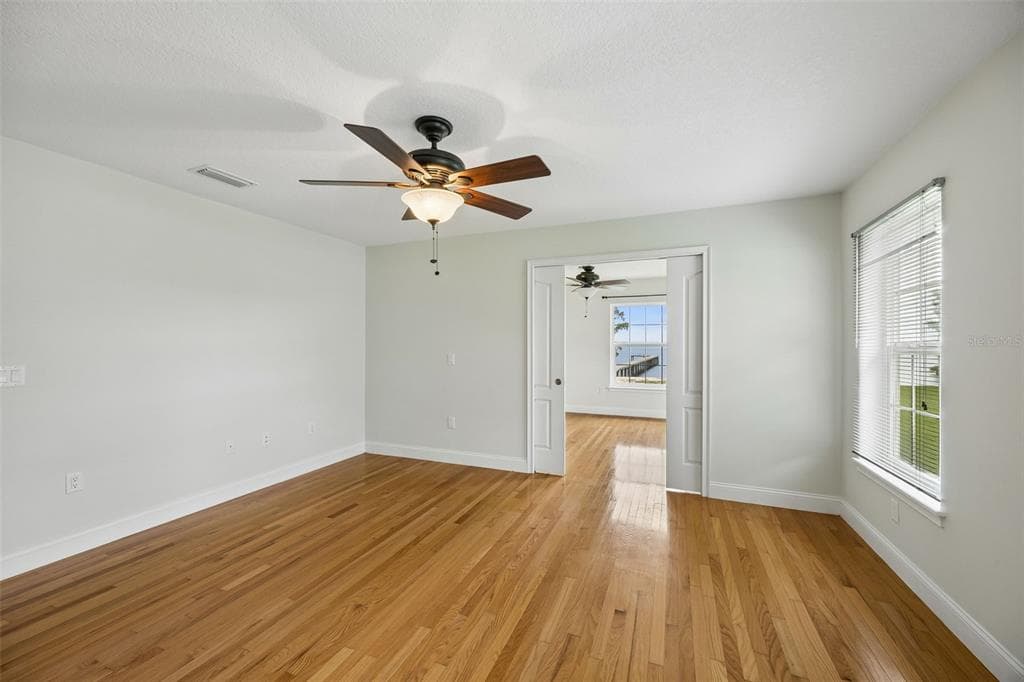 102 SANDRA LANE photo 10
