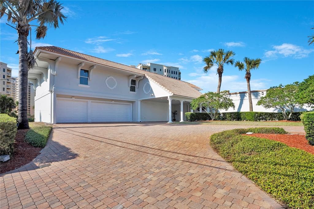 2117 OCEAN DRIVE photo 2