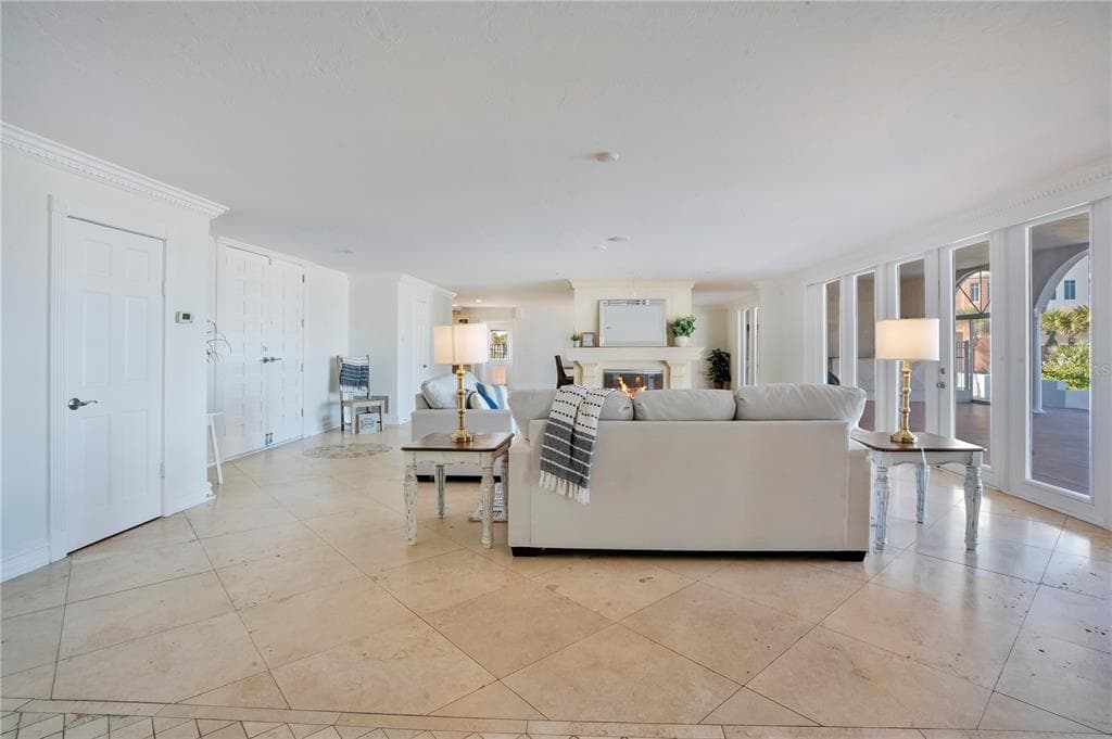 2117 OCEAN DRIVE photo 10
