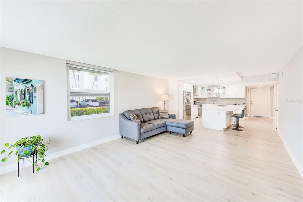 7930 SUN ISLAND DRIVE S 101 photo 13