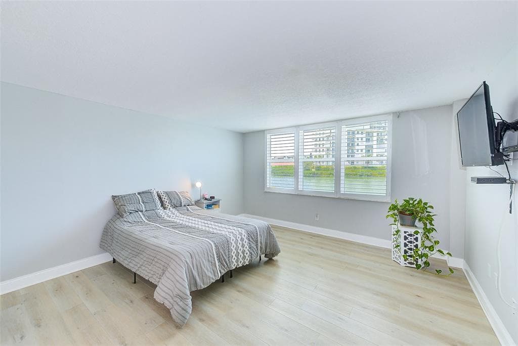 7930 SUN ISLAND DRIVE S 101 photo 17