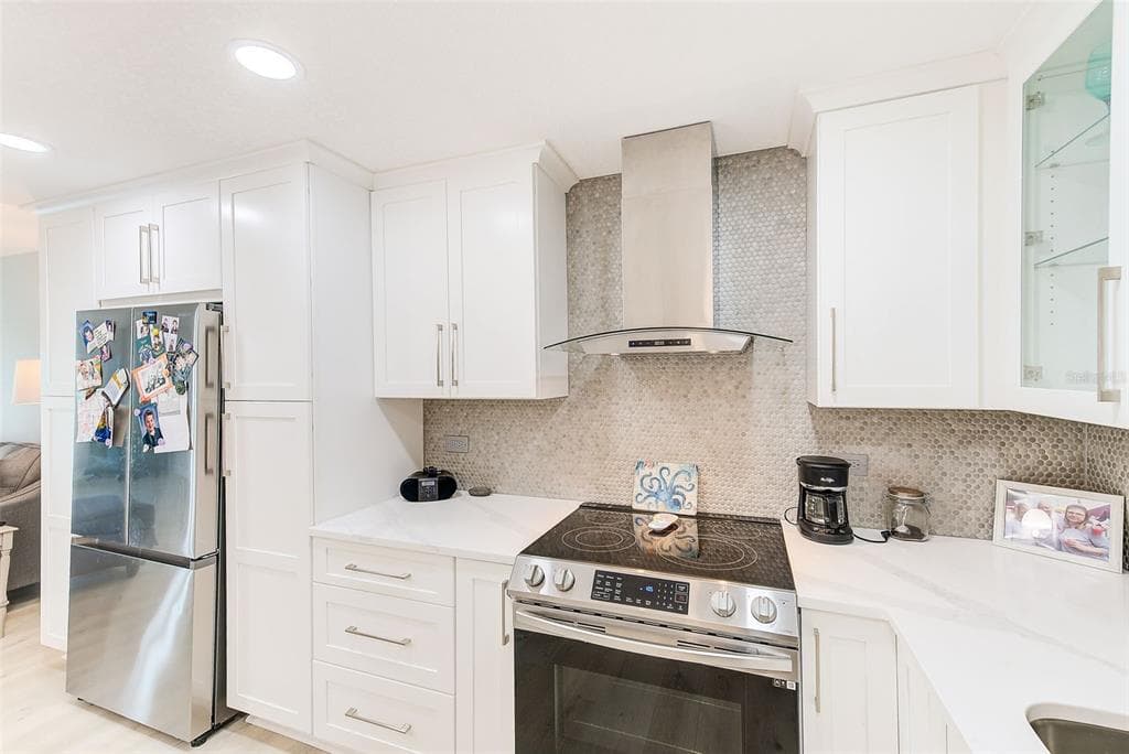 7930 SUN ISLAND DRIVE S 101 photo 9
