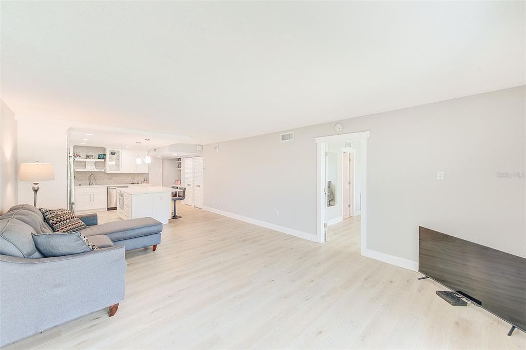 7930 SUN ISLAND DRIVE S 101 photo 14