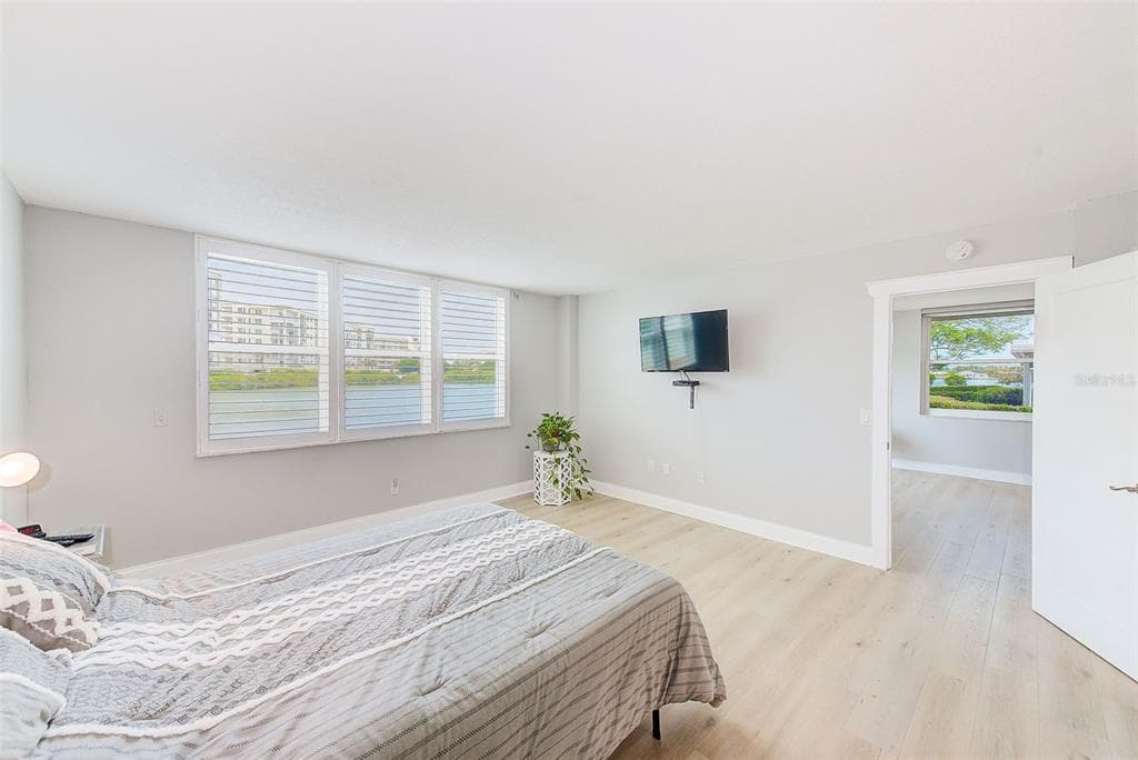 7930 SUN ISLAND DRIVE S 101 photo 19