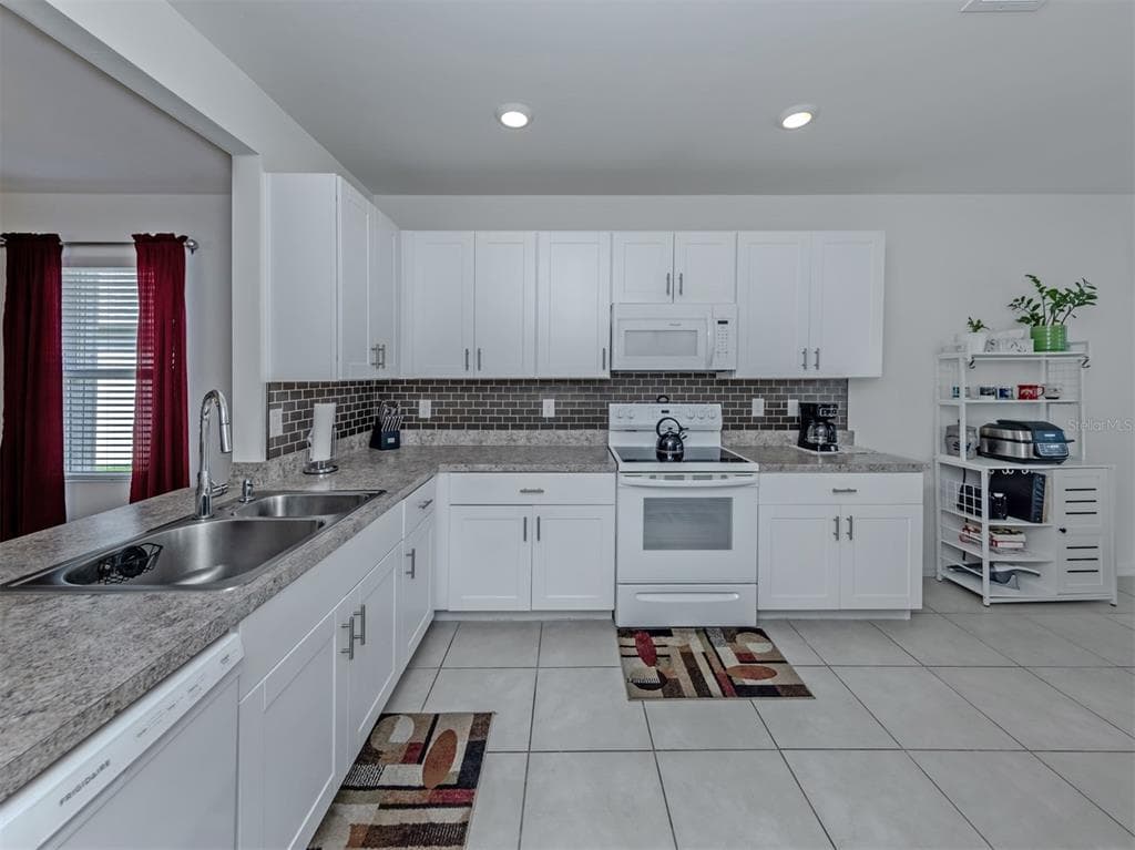 7045 WATERFORD PARKWAY photo 17