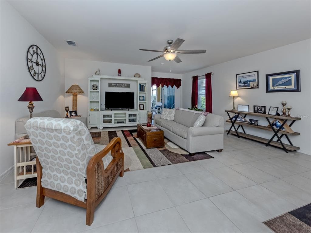 7045 WATERFORD PARKWAY photo 10