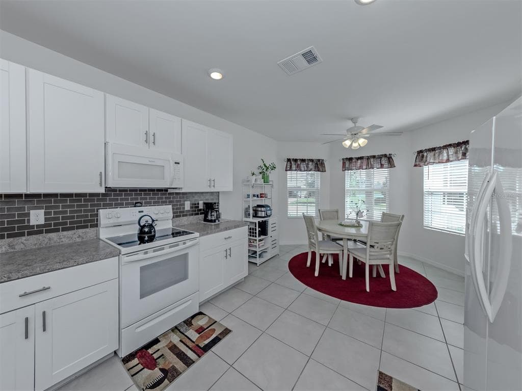 7045 WATERFORD PARKWAY photo 18