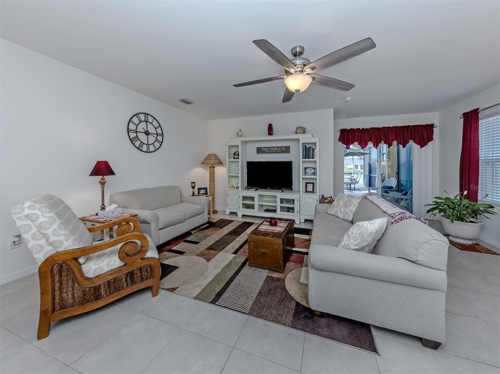 7045 WATERFORD PARKWAY photo 11