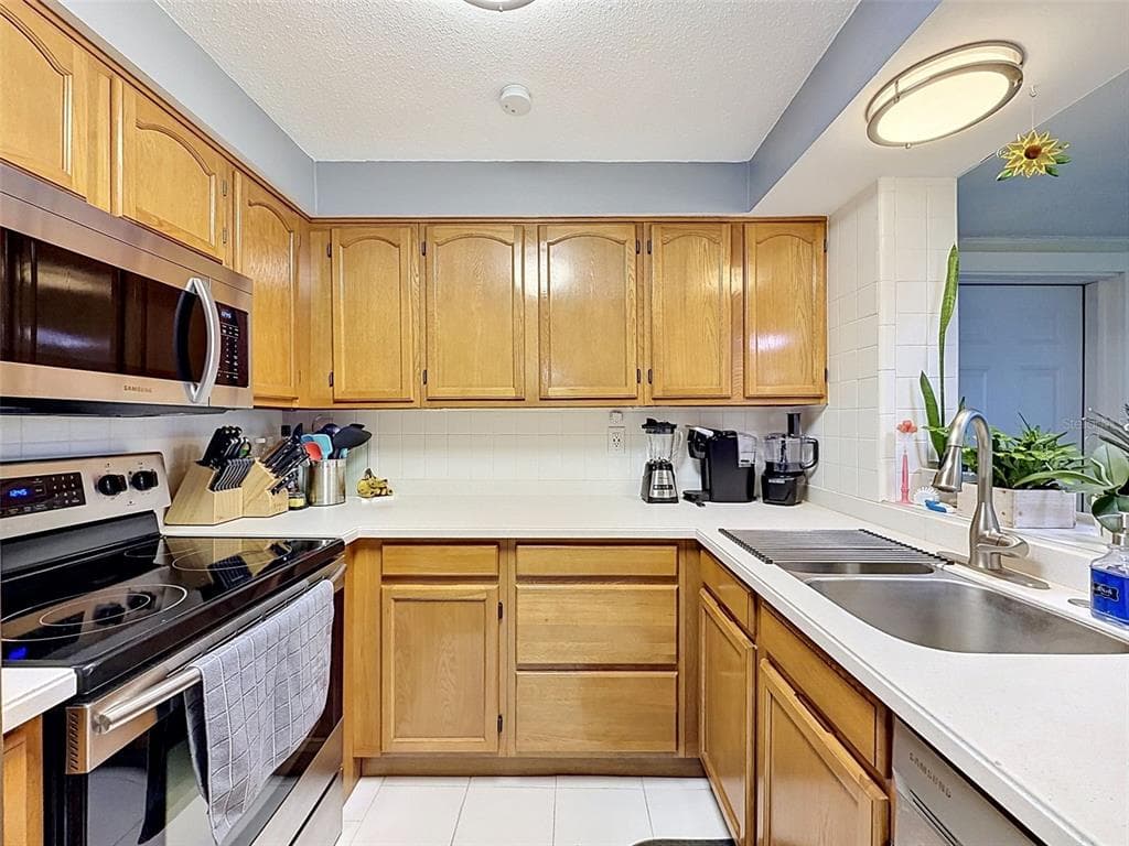 10115 OLEANDER DRIVE photo 8