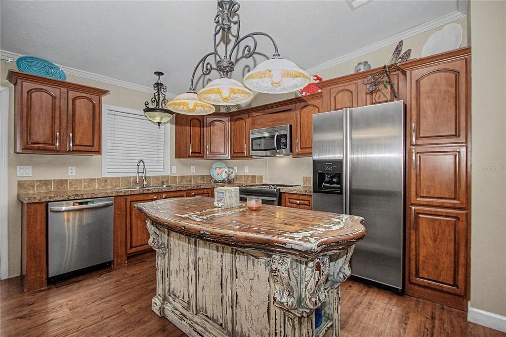 56348 MAPLE ROAD photo 3