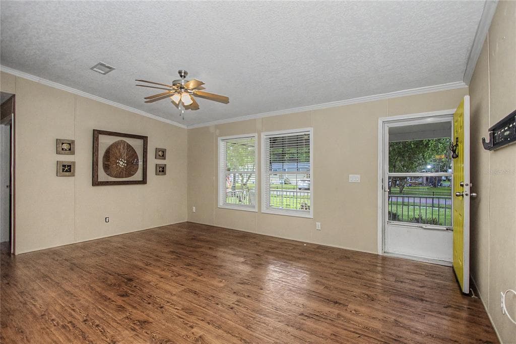 56348 MAPLE ROAD photo 9