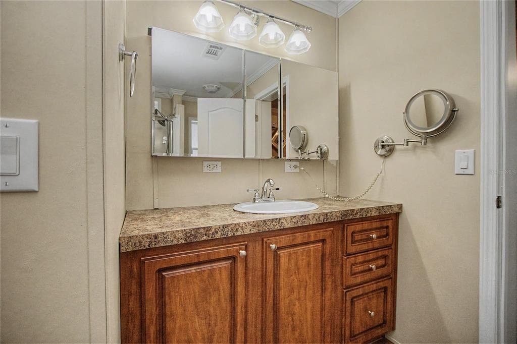 56348 MAPLE ROAD photo 18