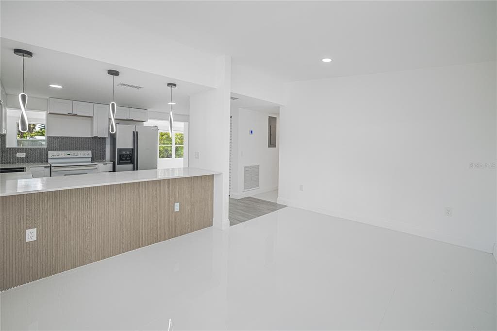 203 WATERWAY CIRCLE NE photo 5