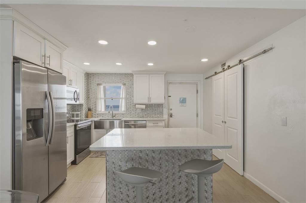 1270 GULF BOULEVARD 1202 photo 4